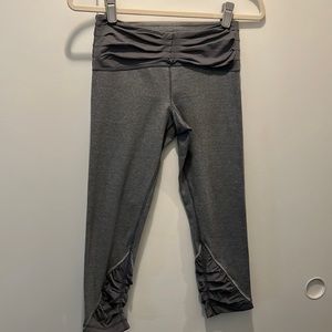 Lululemon Venus Gray Ruched Leg Crop Capris Athletic Leggings Size 6